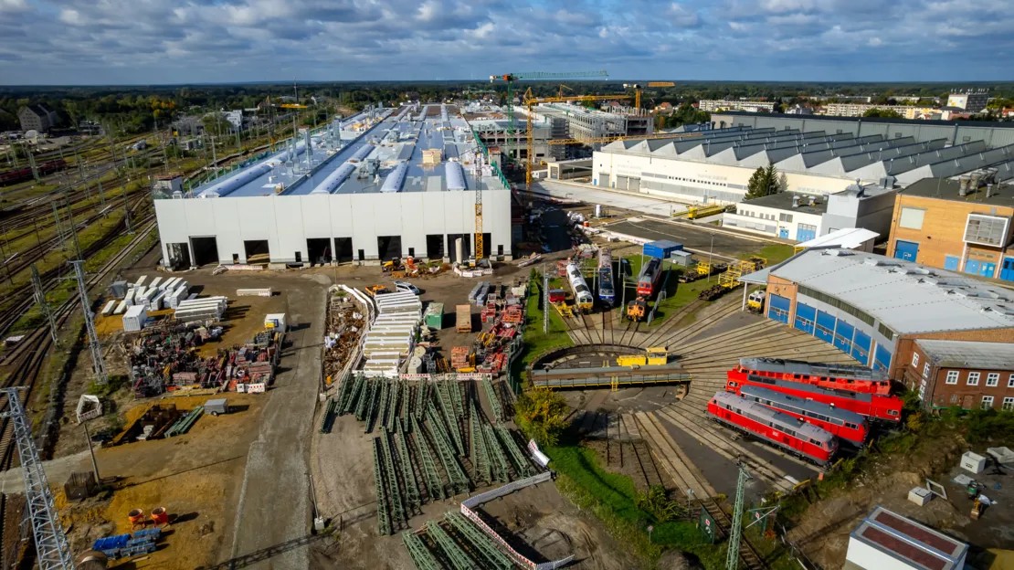 Blick auf die Baustelle für das neue Bahnwerk der Deutschen Bahn in Cottbus